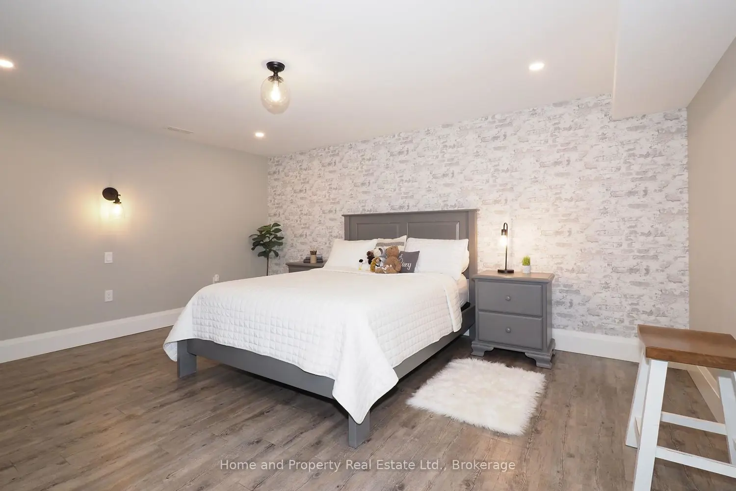 Additional image 10 of 5434 7Th Line