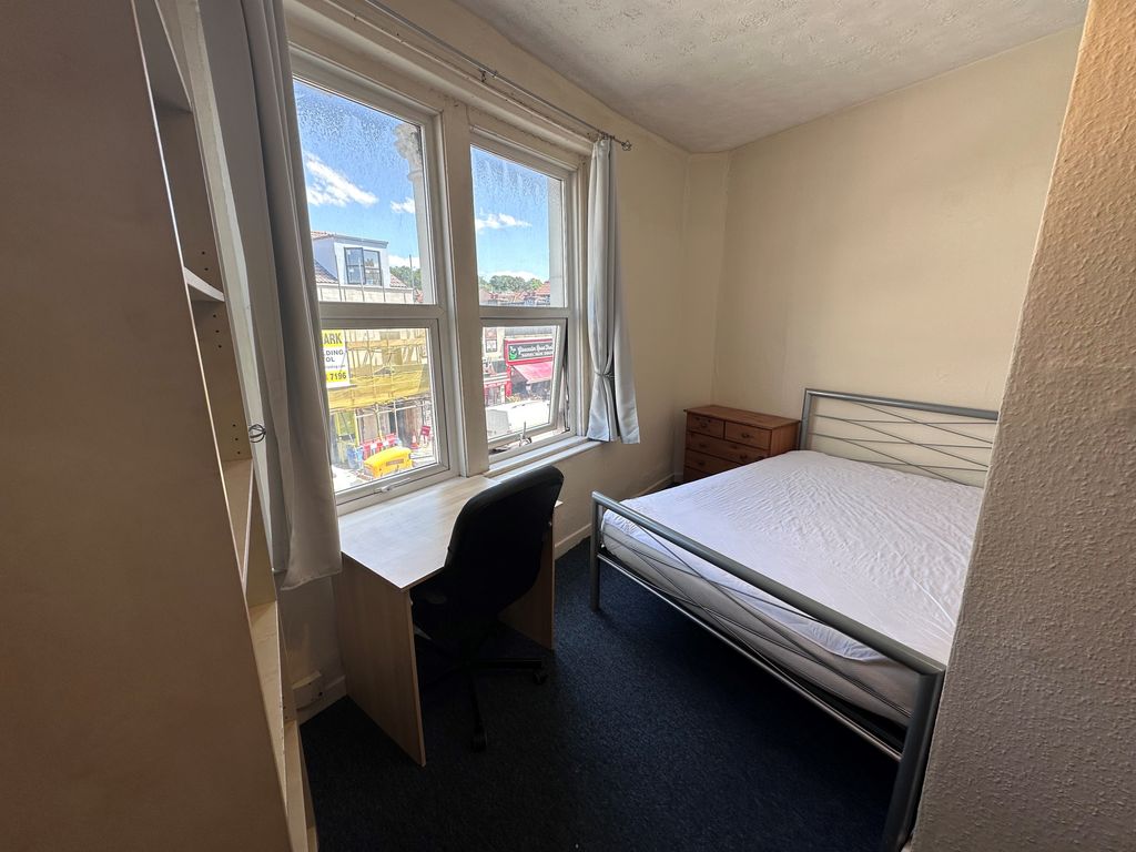 Additional image 8 of 6 bed shared accommodation to rentGloucester Road, Bishopston, Bristol BS7