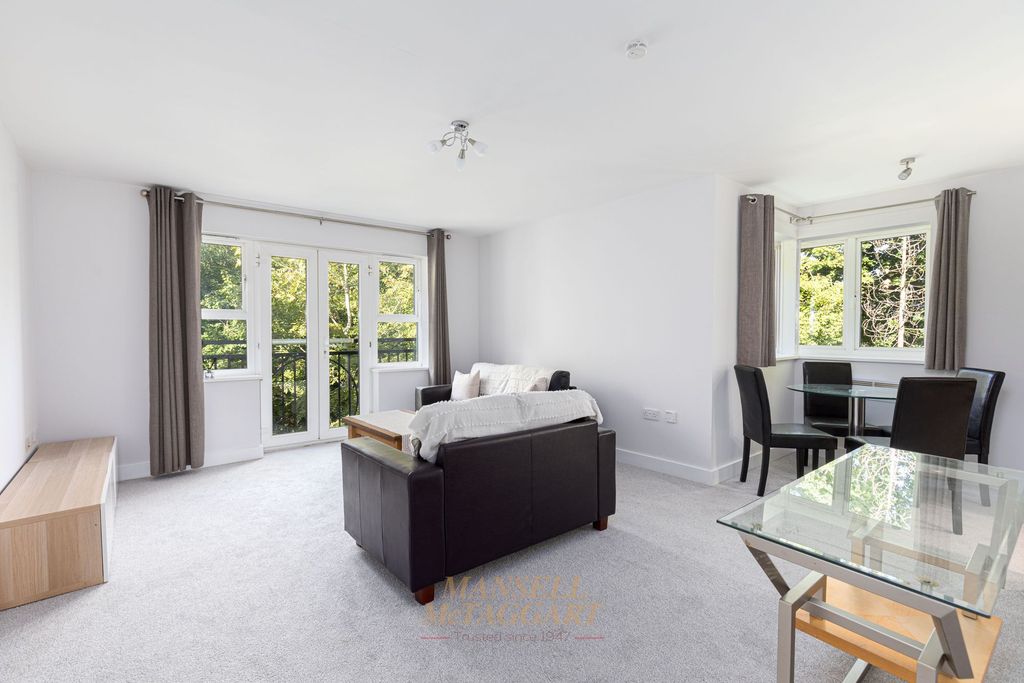 2 bed flat to rentThree Bridges Road, Elmcroft Court RH10 photo 3