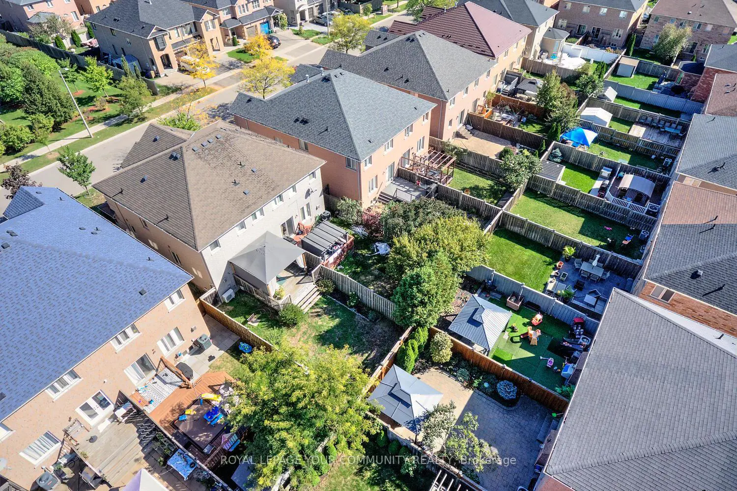 Additional image 17 of 32 Black Maple Crescent