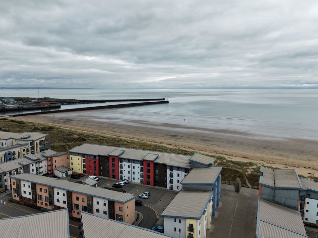 2 bed flat to rentFishermans Way, Swansea SA1