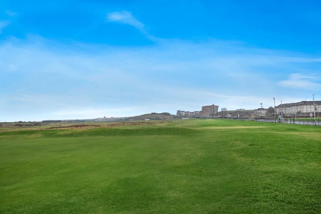 Additional image 10 of 3 bed flat to rentGolf Road, Aberdeen AB24