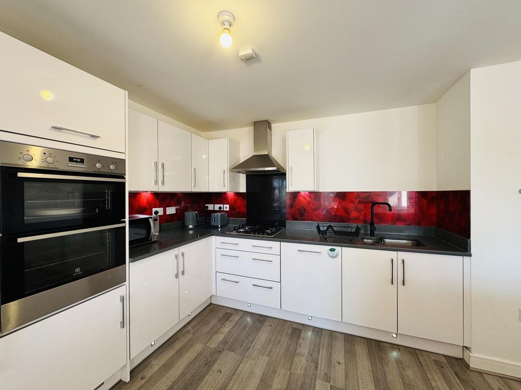 Additional image 5 of 2 bed flat to rentBeryl Close, Crawley RH10