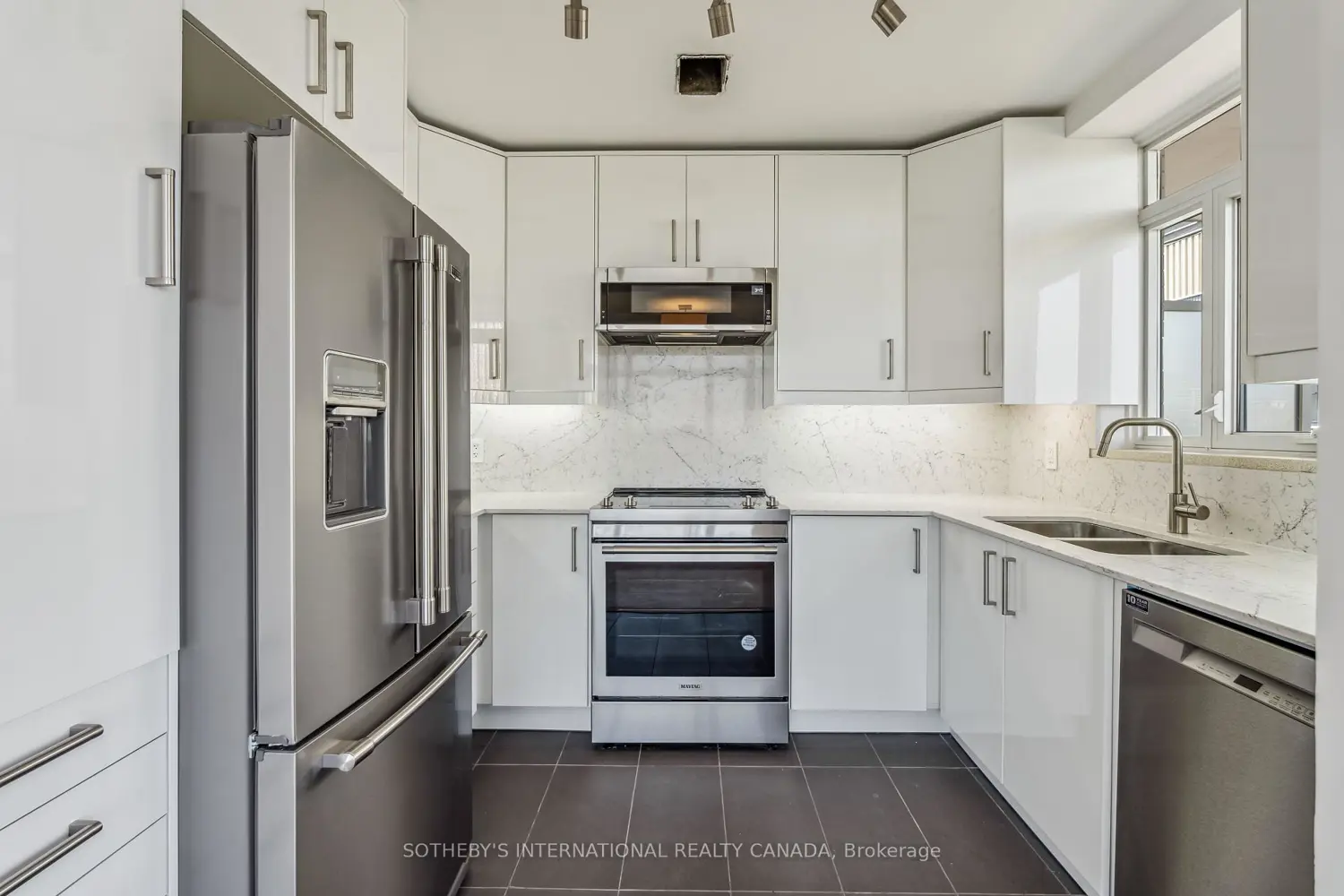 Additional image 8 of 581 Avenue Road 1005