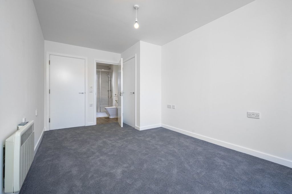 Additional image 4 of 2 bed flat to rentBernard Street, Ocean Village SO14