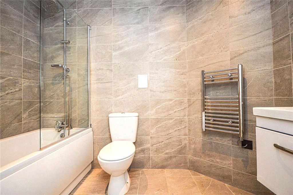 Additional image 5 of 2 bed flat to rentKingsbridge Point, Swindon SN1