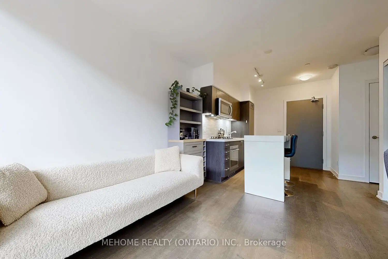 Additional image 11 of 501 St Clair Avenue 204