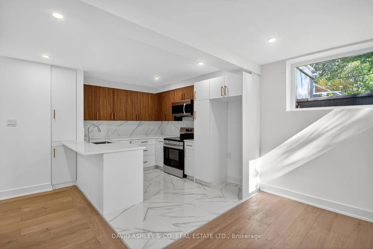 612 Tweedsmuir Avenue photo 3