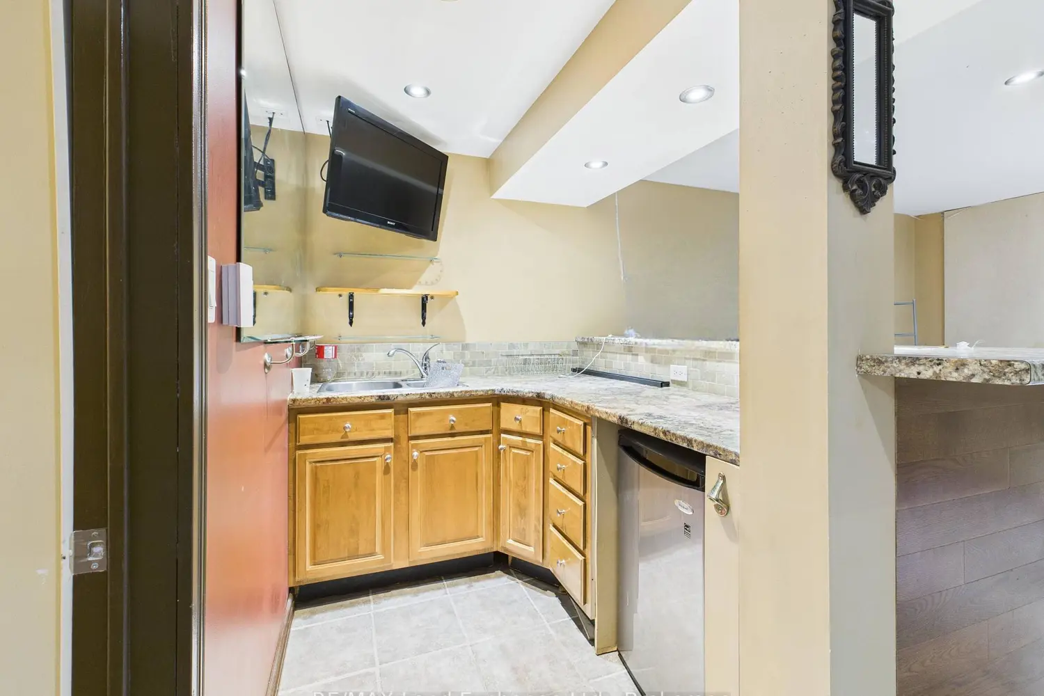 Additional image 9 of 850 Walsh Street 27