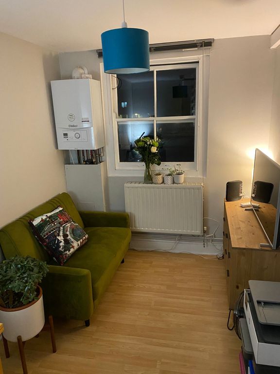 Additional image 2 of 1 bed flat to rentHoxton Street, London N1