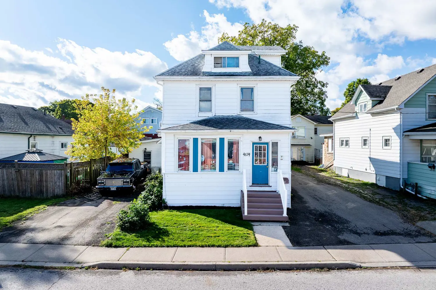 4674 Ryerson Crescent