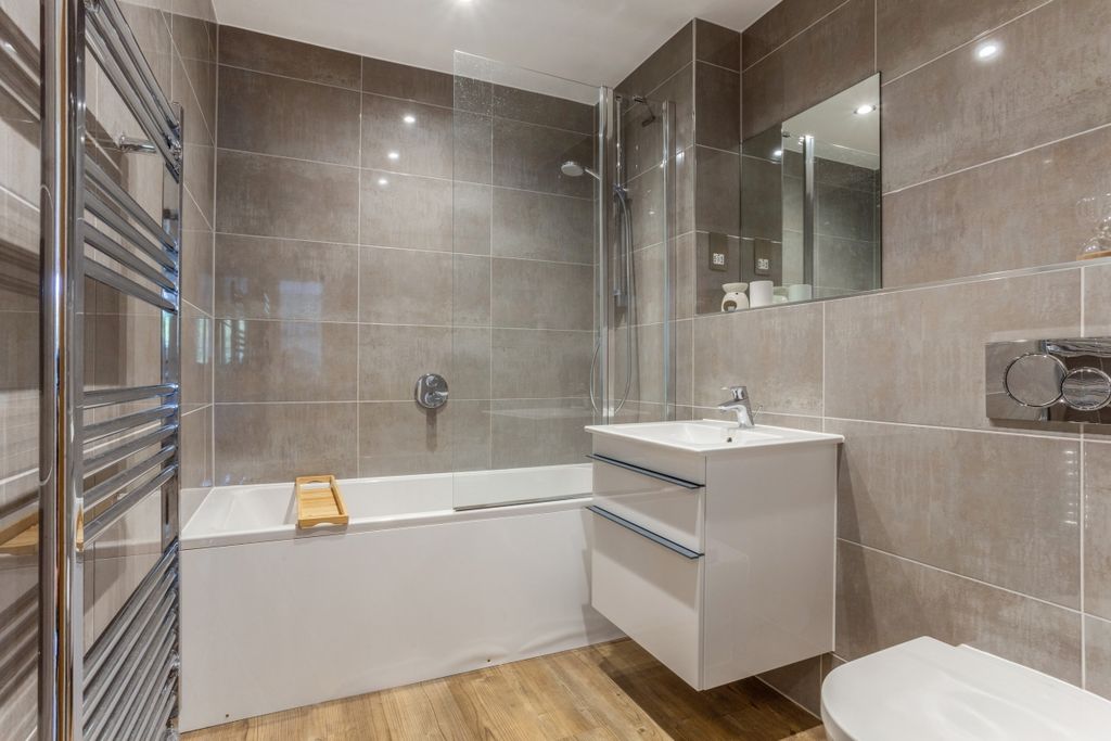 Additional image 17 of 2 bed flat to rentWindsor Court, Marlow SL7