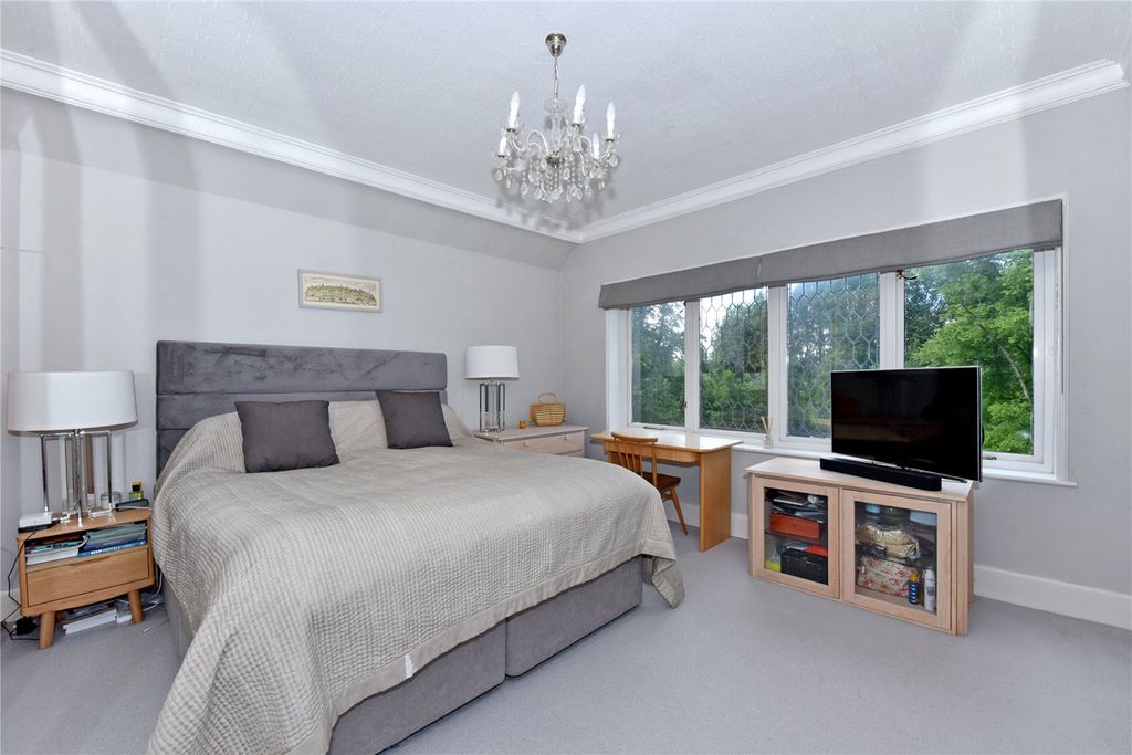 Additional image 8 of 3 bed semi-detached house to rentQuarry Wood, Marlow, Buckinghamshire SL7