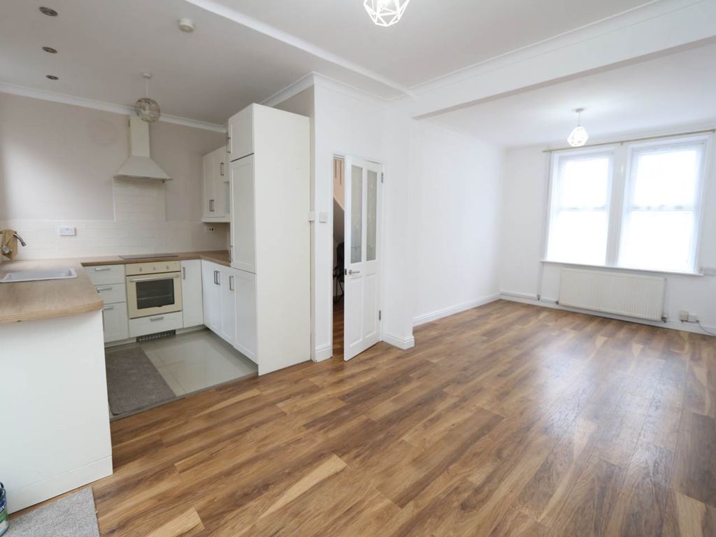 3 bed property to rentPrinces Street, Barry, Vale Of Glamorgan CF62