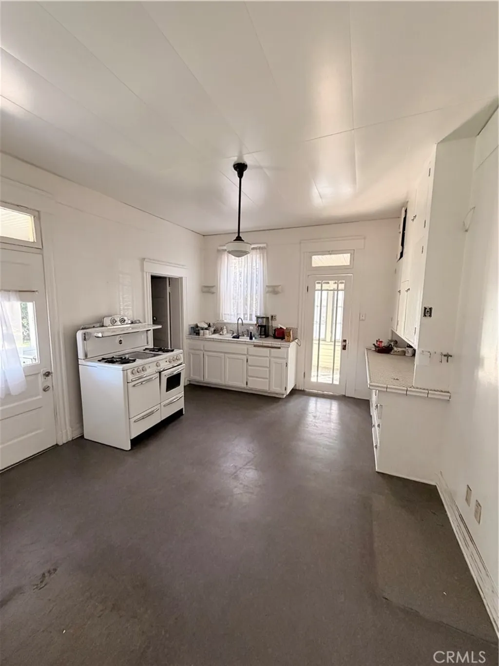 255 E Pasadena St, Pomona, CA 91767