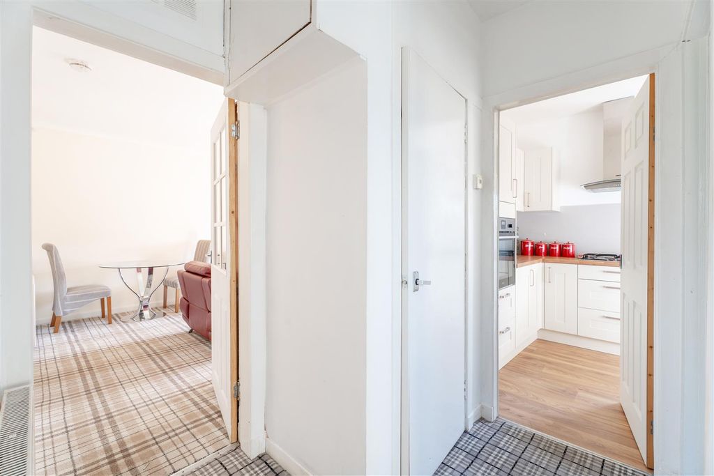 Additional image 3 of 2 bed flat to rentCathcart Road, Rutherglen, Glasgow G73