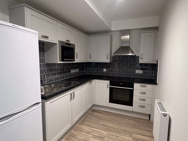 2 bed flat to rentMillbrook Court, Bath BA2 photo 3