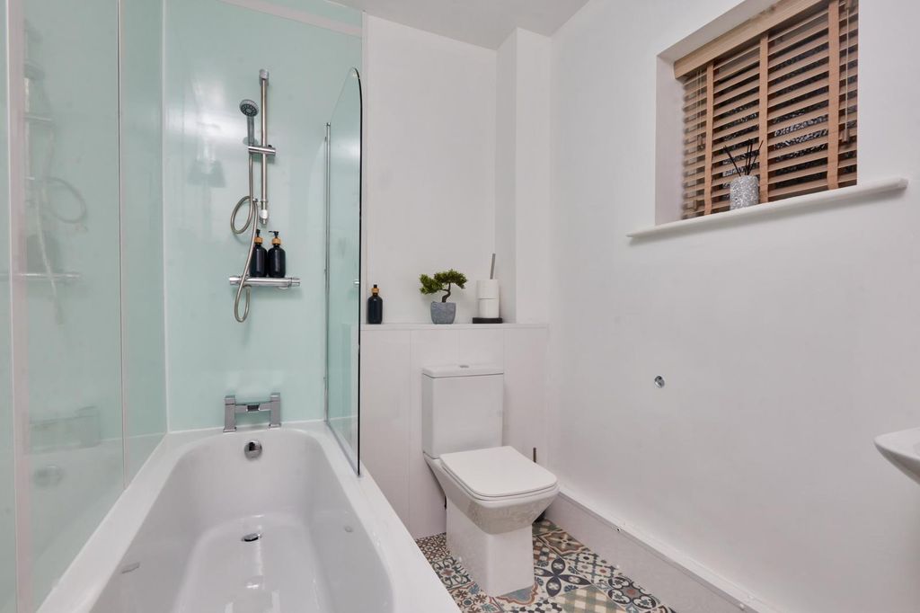 Additional image 20 of 2 bed maisonette to rentSaint Michael's Lane, Leeds LS6