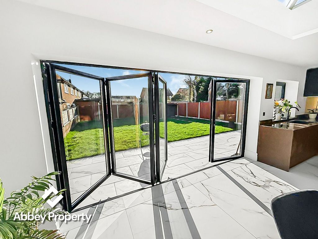 Additional image 12 of 5 bed semi-detached house to rentPriestleys, Luton LU1