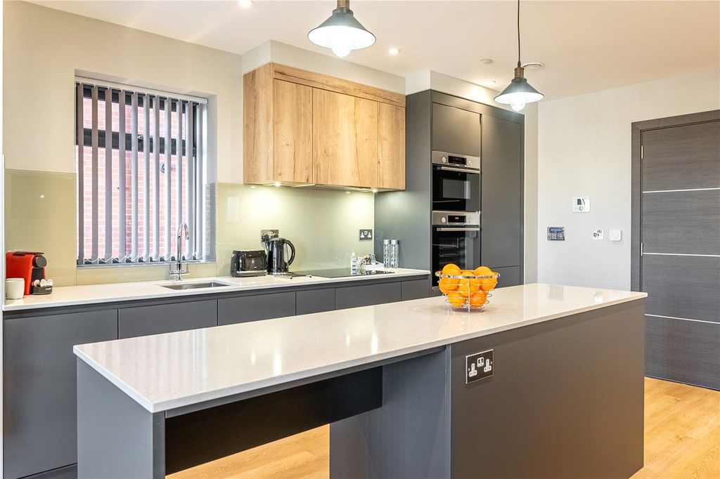 Additional image 2 of 2 bed flat to rentBond House, Oxford Road, Reading RG1
