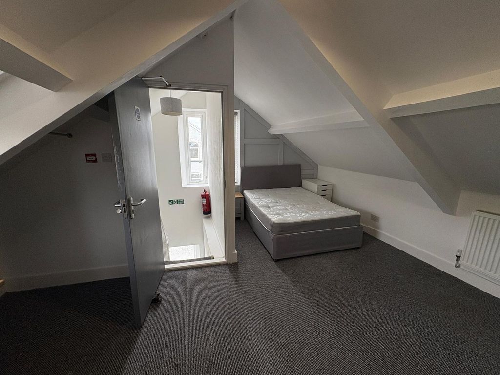 3 bed shared accommodation to rentSt. Helens Crescent, Swansea SA1 photo 5