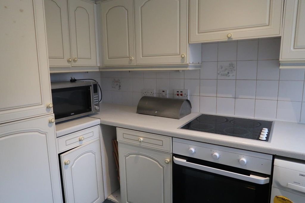 Additional image 6 of 2 bed flat to rentAlexandra Court The Esplanade, Penarth CF64