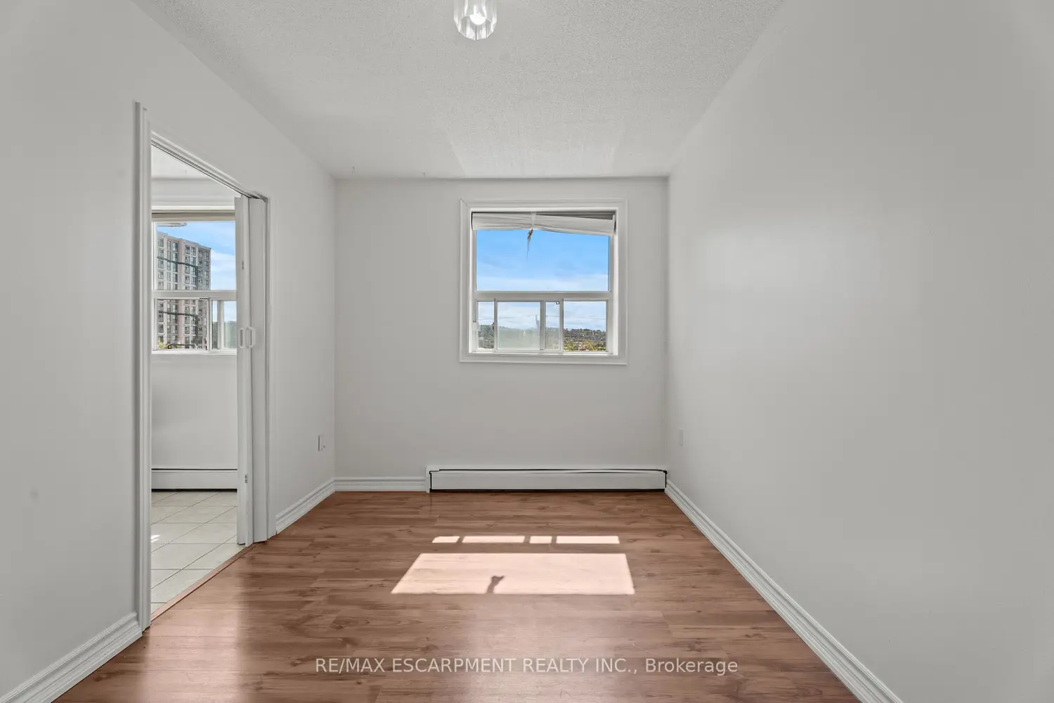 Additional image 20 of 851 Queenston Road 505