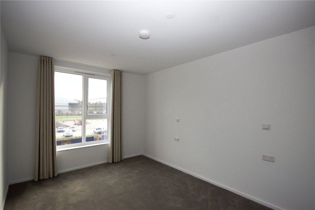 Additional image 3 of 2 bed flat to rentRunway Avenue, Patchway, Bristol, South Gloucestershire BS34