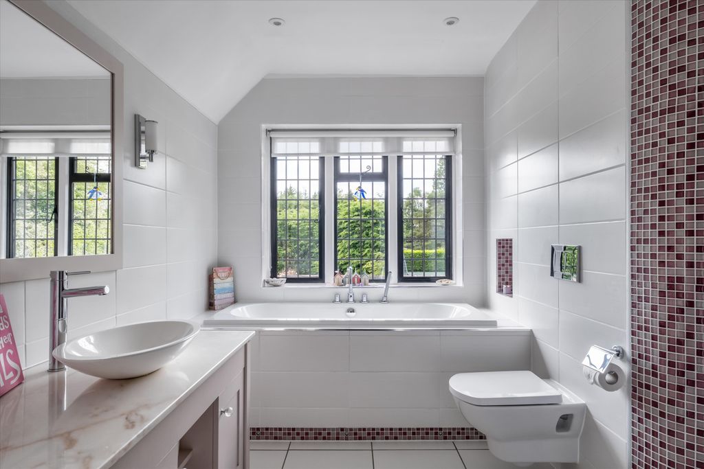 Additional image 18 of 6 bed detached house to rentHalfpenny Lane, Guildford, Surrey GU4