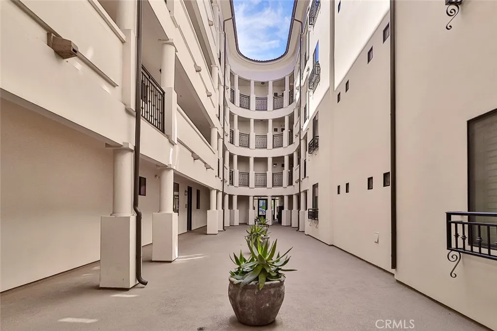 Additional image 56 of 4724 Kester Avenue Unit 404, Sherman Oaks, CA 91403