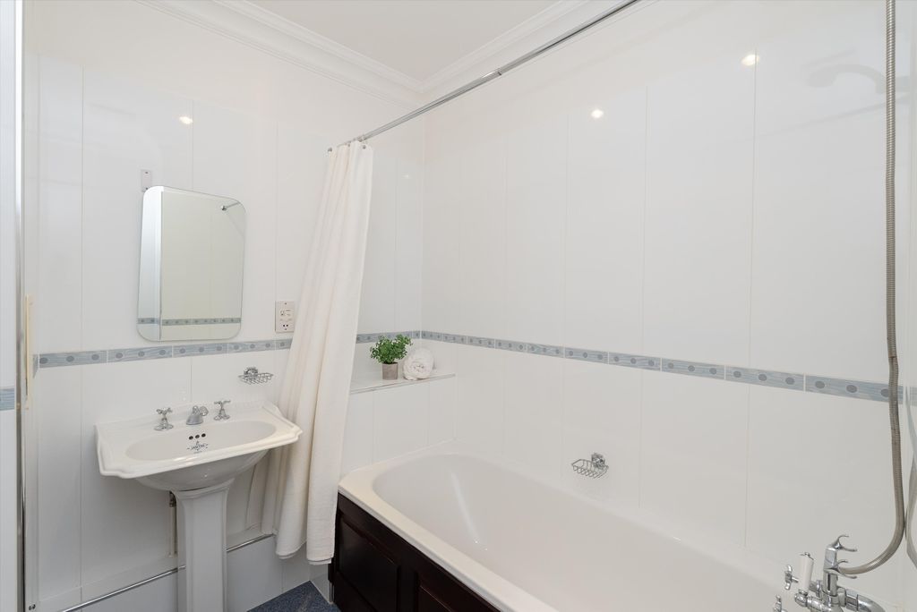 Additional image 15 of 3 bed flat to rentOckham Lane, Cobham, Surrey KT11