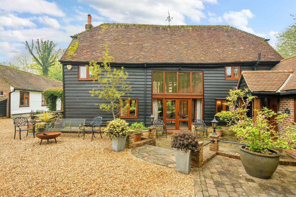 Additional image 7 of 5 bed detached house to rentWalnut Barn, West Sussex RH13