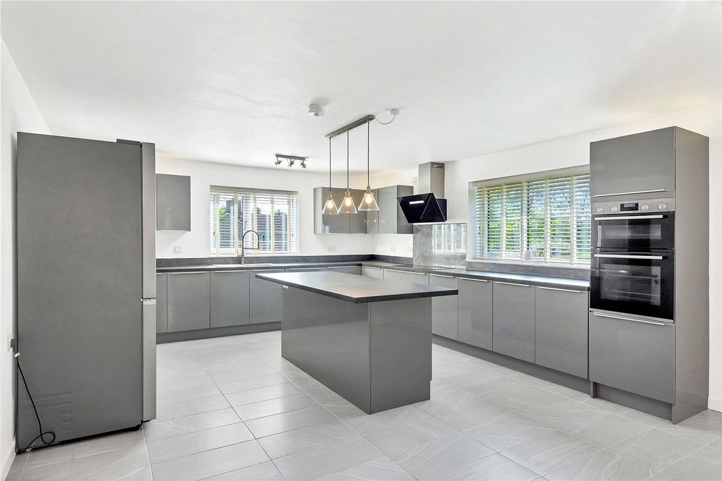 5 bed detached house to rentHighfields Road, Highfields Caldecote, Cambridge, Cambridgeshire CB23 photo 2