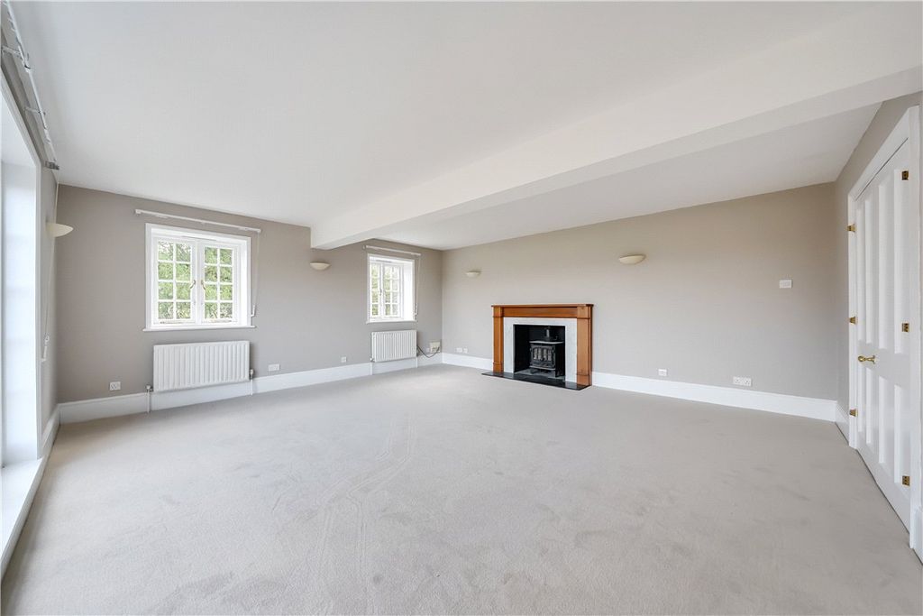 Additional image 7 of 4 bed detached house to rentThe Slade, Bucklebury, Berkshire RG7