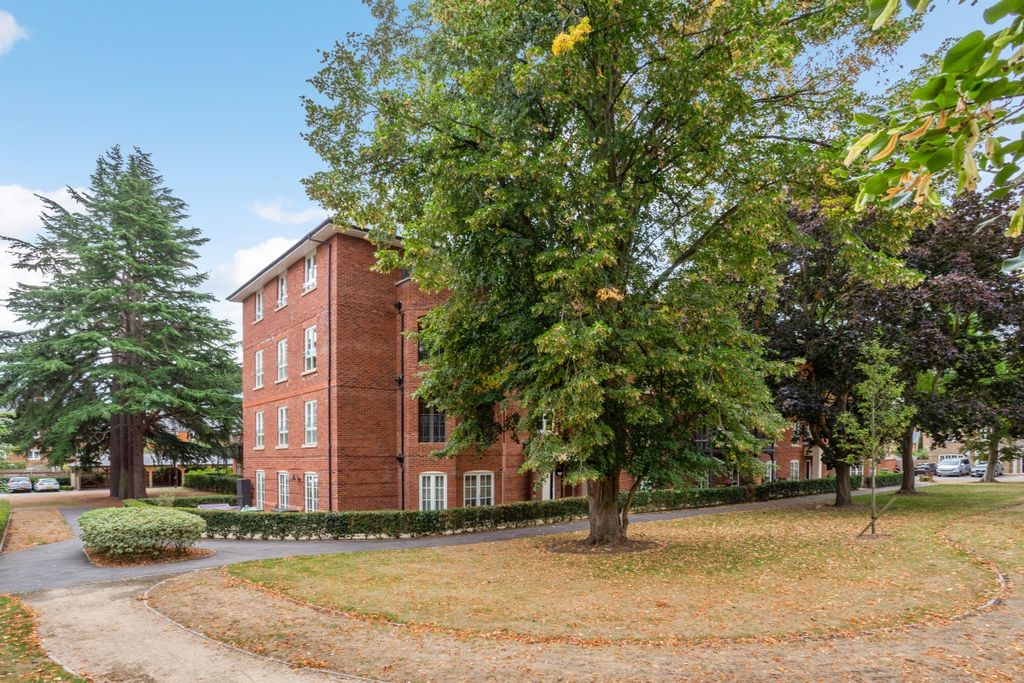 Additional image 18 of 2 bed flat to rentWindsor Court, Marlow SL7