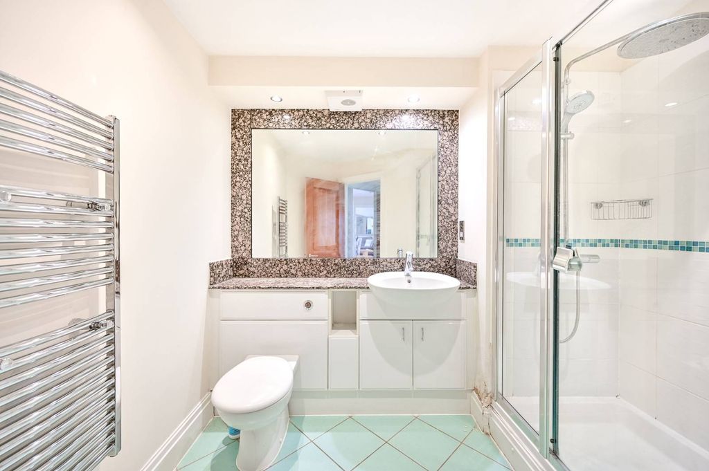 Additional image 5 of 3 bed flat to rentStrand Drive, Kew, Richmond TW9