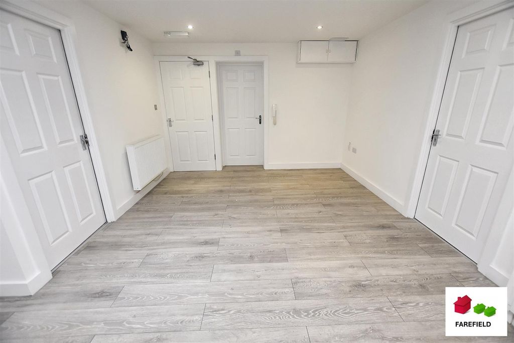 Additional image 4 of 3 bed flat to rentThe Courtyard, Nightingale House, Worcester WR5