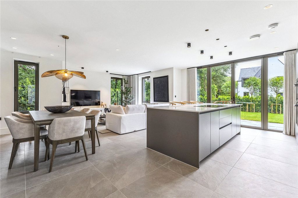 Additional image 2 of 4 bed detached house to rentLowood Place, Wilmslow, Cheshire SK9