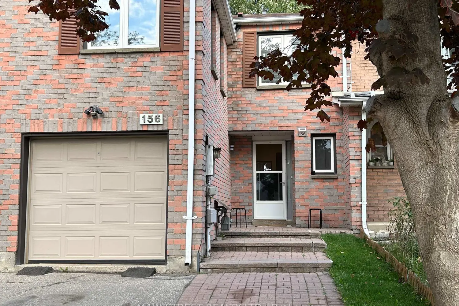 156 Observatory Lane photo 2