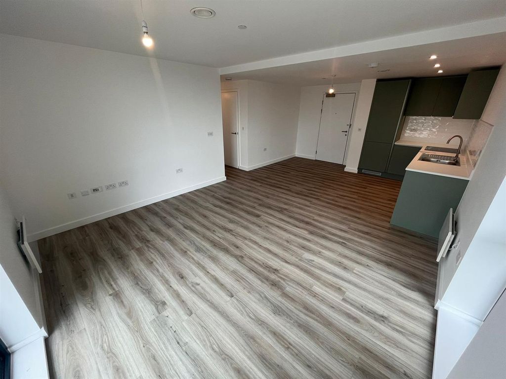 Additional image 2 of 2 bed flat to rentCalibra Court, Luton LU2