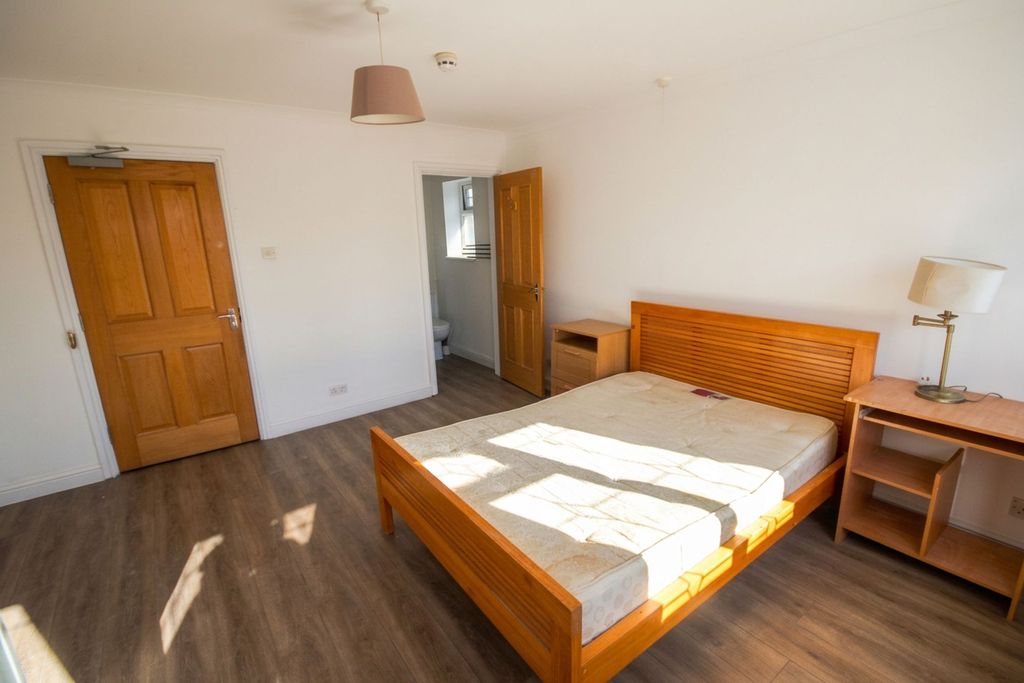 Additional image 31 of 9 bed detached house to rentSomerset Way, Iver SL0