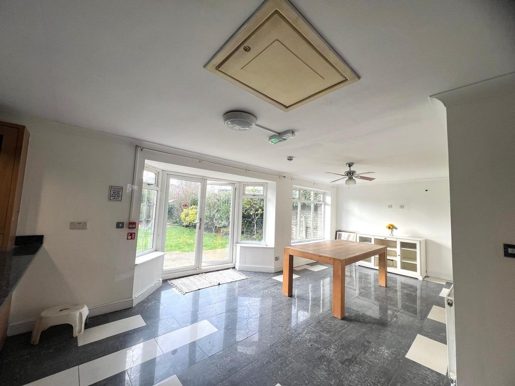 Additional image 8 of 10 bed detached house to rentSomerset Way, Iver SL0