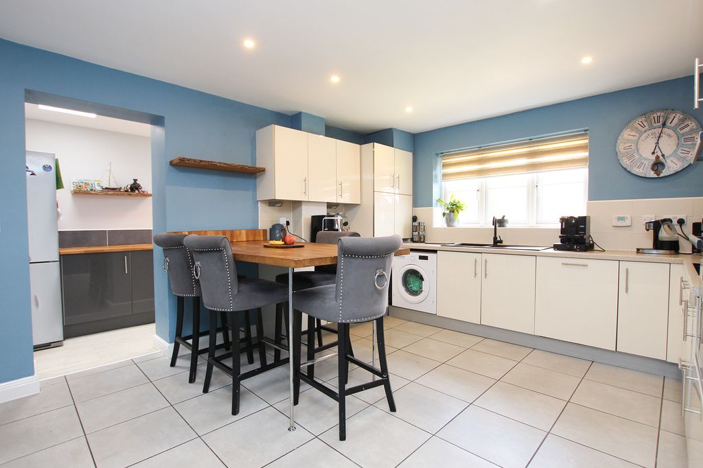 Additional image 4 of 4 bed detached house to rentAnvil Way, Kennett CB8