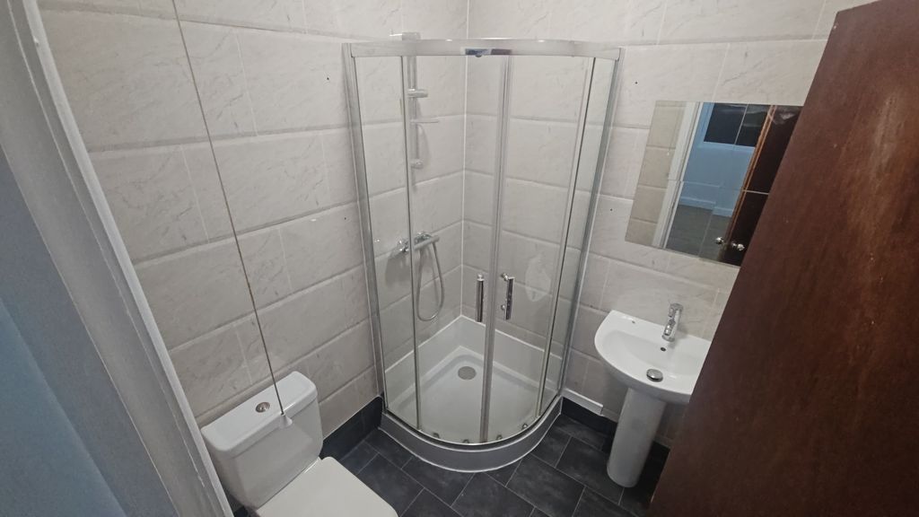Additional image 4 of 8 bed shared accommodation to rentBiscot Road, Luton LU3