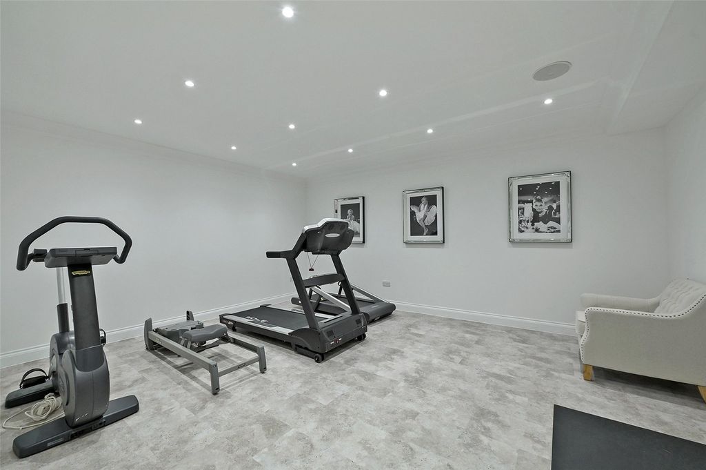 Additional image 6 of 7 bed detached house to rentDukes Kiln Drive, Gerrards Cross, Buckinghamshire SL9