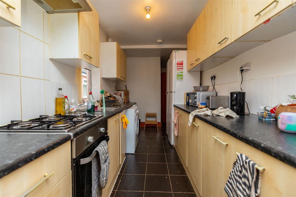 6 bed shared accommodation to rentLuton Road, Birmingham, West Midlands B29 photo 3