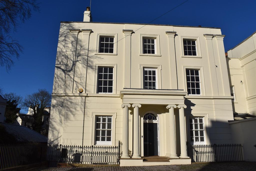 Additional image 16 of 2 bed flat to rentClarendon Crescent, Leamington Spa CV32