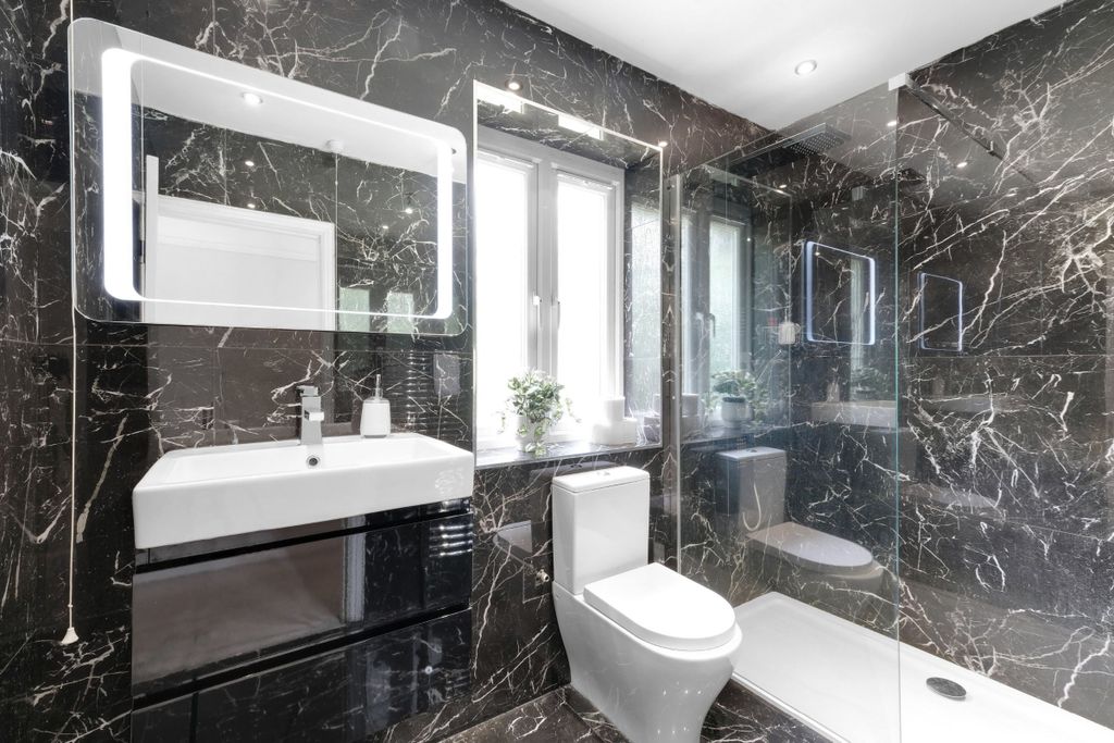 Additional image 9 of 5 bed detached house to rentMarlow Hill, High Wycombe HP11