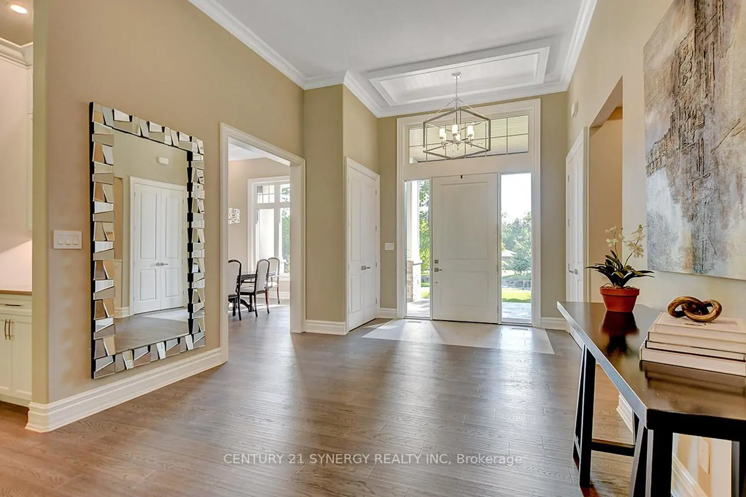 1443 Duchess Crescent photo 2