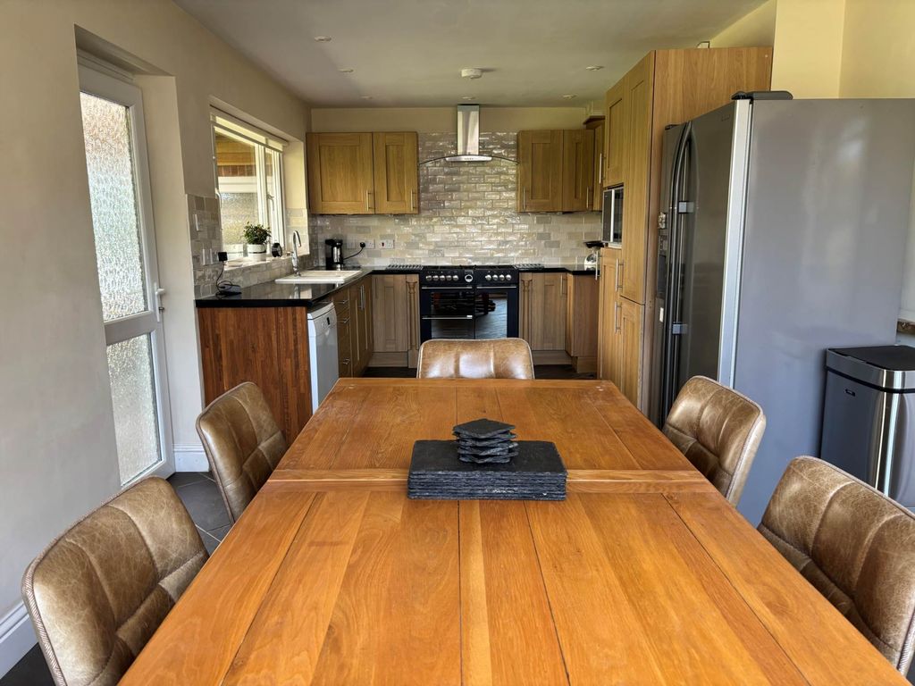 Additional image 6 of 4 bed detached house to rentForest Dale Road, Marlborough SN8